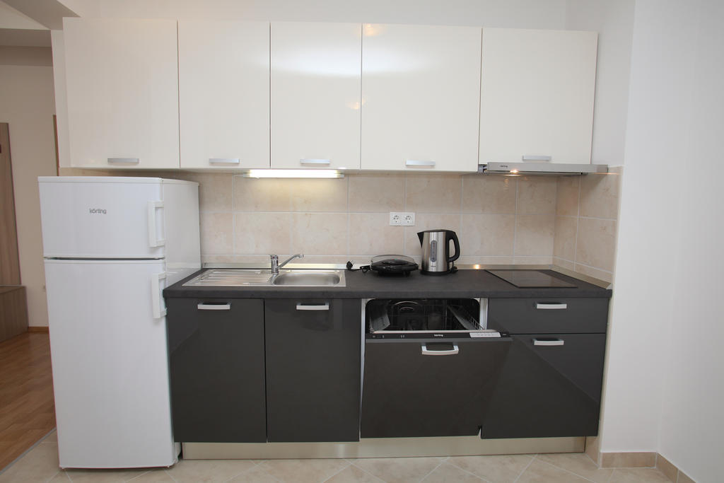 Villa Iris Apartments Seget Vranjica Buitenkant foto