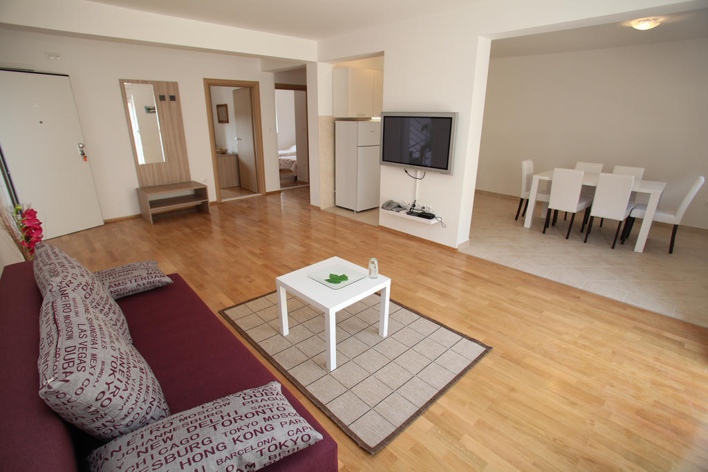 Villa Iris Apartments Seget Vranjica Buitenkant foto
