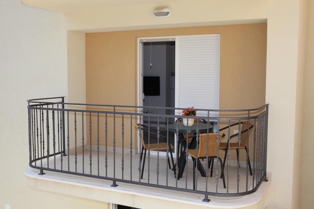 Villa Iris Apartments Seget Vranjica Buitenkant foto